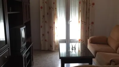 Piso en alquiler en Calle de Isaac Peral, cerca de Calle de Santa María Magdalena, Arenal-La Pólvora (Distrito Zona Centro. Dos Hermanas) de 850 €<span>/mes</span>