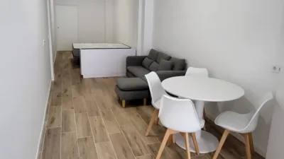 Piso en venta en Calle de Alcañiz, Torrefiel (Distrito Rascanya. València Capital) de 85.000 €
