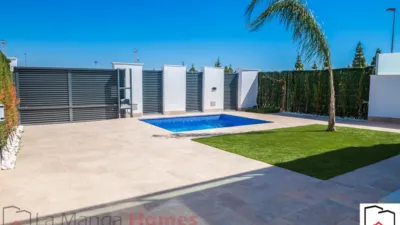 Chalet unifamiliar en venta en Urbanización Nueva, Los Alcázares de 420.000 €
