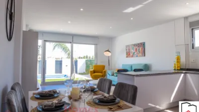 Chalet unifamiliar en venta en Urbanización Nueva, Los Alcázares de 420.000 €