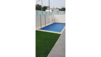 Chalet adosado en venta en Punta Prima-Ciñuelica-Alameda del Mar, Punta Prima-Ciñuelica-Alameda del Mar (Distrito Orihuela Costa. Orihuela) de 328.000 €