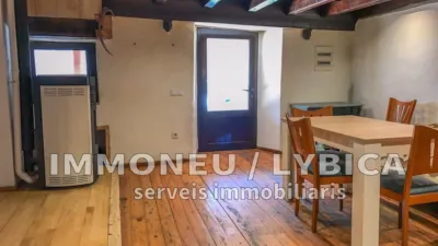 Rustic house on Carrer Quatre Cantons photo 6