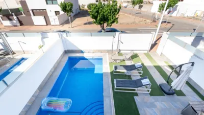 Chalet pareado en venta en Calle Julio Romero de Torres, Los Peñascos-El Salero-Los Imbernones (San Pedro del Pinatar) de 425.000 €