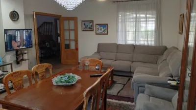 Detached house on Benjamin Palencia Street photo 6