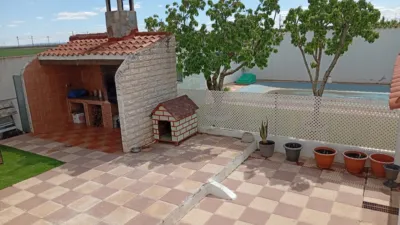 Detached house on Benjamin Palencia Street photo 42