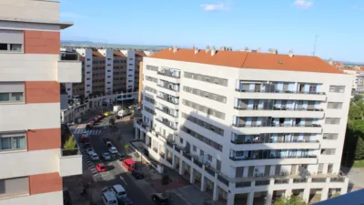 Piso en alquiler en Calle de Teruel, Universidad-Los Lirios (Logroño) de 1.050 €<span>/mes</span>