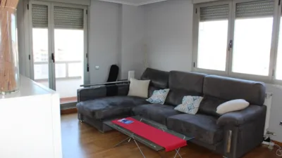Piso en alquiler en Calle de Teruel, Universidad-Los Lirios (Logroño) de 1.050 €<span>/mes</span>