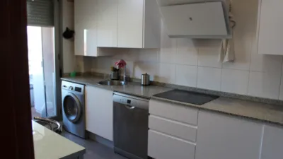Piso en alquiler en Calle de Teruel, Universidad-Los Lirios (Logroño) de 1.050 €<span>/mes</span>