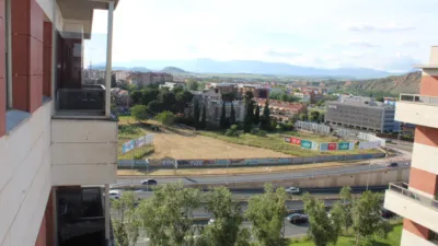 Piso en alquiler en Calle de Teruel, Universidad-Los Lirios (Logroño) de 1.050 €<span>/mes</span>