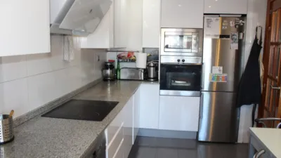 Piso en alquiler en Calle de Teruel, Universidad-Los Lirios (Logroño) de 1.050 €<span>/mes</span>