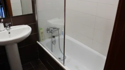 Piso en alquiler en Calle de Teruel, Universidad-Los Lirios (Logroño) de 1.050 €<span>/mes</span>