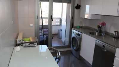 Piso en alquiler en Calle de Teruel, Universidad-Los Lirios (Logroño) de 1.050 €<span>/mes</span>