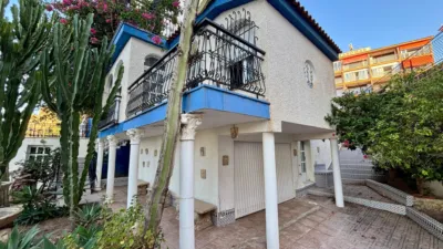 Chalet on Avenida Zona Paseo Martimo Puerto de Mazarron, nº S/N photo 3