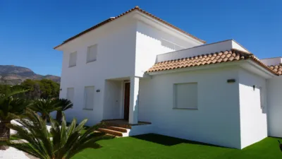 Chalet on Urbanización Charca Street, No. S/N photo 8