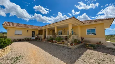 Chalet on Calle Zona Raiguero, No. S/N photo 2