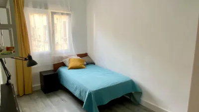 Piso en alquiler en Calle de Menorca, cerca de Calle de Méndez Núñez - Imagen 2