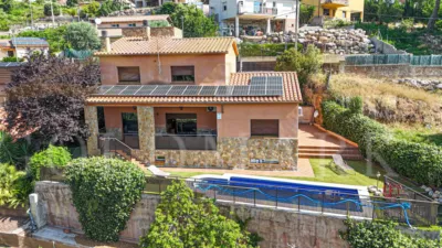 House on Carrer del Segre, 27 photo 2