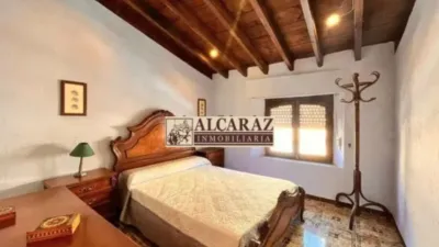 House in Onil photo 22