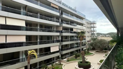 Piso en alquiler en Avenida 8 D´Agost, Marina Botafoch-Platja de Talamanca (Ibiza - Eivissa) de 4.700 €<span>/mes</span>