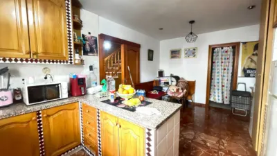 Semi-detached house on Calle Santander, 14 photo 2