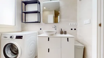 Piso en venta en Carrer de la Creu dels Molers, cerca de Carrer de Magalhäes, El Poble-sec (Distrito Sants-Montjuïc. Barcelona Capital) de 359.000 €