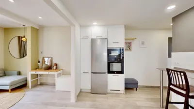Piso en venta en Carrer de la Creu dels Molers, cerca de Carrer de Magalhäes, El Poble-sec (Distrito Sants-Montjuïc. Barcelona Capital) de 359.000 €