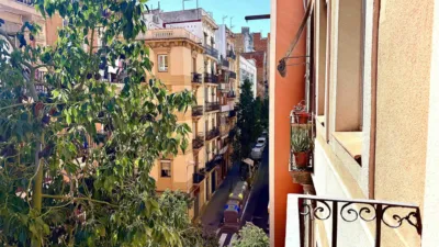 Piso en venta en Carrer de la Creu dels Molers, cerca de Carrer de Magalhäes, El Poble-sec (Distrito Sants-Montjuïc. Barcelona Capital) de 359.000 €