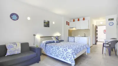Studio on Avenida Santiago Puig photo 4
