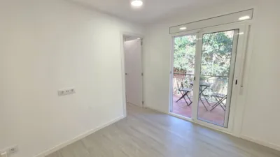 Piso en venta en Carrer de Calderón de la Barca, cerca de Carrer dels Agudells, El Carmel (Distrito Horta-Guinardó. Barcelona Capital) de 329.000 €