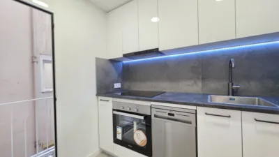 Piso en venta en Carrer de Calderón de la Barca, cerca de Carrer dels Agudells, El Carmel (Distrito Horta-Guinardó. Barcelona Capital) de 329.000 €