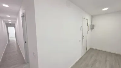 Piso en venta en Carrer de Calderón de la Barca, cerca de Carrer dels Agudells, El Carmel (Distrito Horta-Guinardó. Barcelona Capital) de 329.000 €