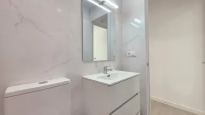 Piso en venta en Carrer de Calderón de la Barca, cerca de Carrer dels Agudells, El Carmel (Distrito Horta-Guinardó. Barcelona Capital) de 329.000 €