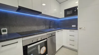 Piso en venta en Carrer de Calderón de la Barca, cerca de Carrer dels Agudells, El Carmel (Distrito Horta-Guinardó. Barcelona Capital) de 329.000 €
