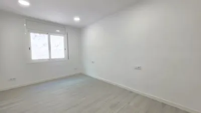 Piso en venta en Carrer de Calderón de la Barca, cerca de Carrer dels Agudells, El Carmel (Distrito Horta-Guinardó. Barcelona Capital) de 329.000 €