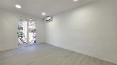 Piso en venta en Carrer de Calderón de la Barca, cerca de Carrer dels Agudells, El Carmel (Distrito Horta-Guinardó. Barcelona Capital) de 329.000 €