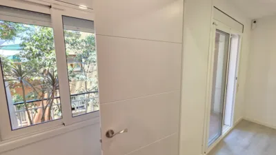 Piso en venta en Carrer de Calderón de la Barca, cerca de Carrer dels Agudells, El Carmel (Distrito Horta-Guinardó. Barcelona Capital) de 329.000 €