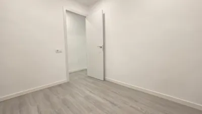 Piso en venta en Carrer de Calderón de la Barca, cerca de Carrer dels Agudells, El Carmel (Distrito Horta-Guinardó. Barcelona Capital) de 329.000 €