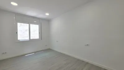 Piso en venta en Carrer de Calderón de la Barca, cerca de Carrer dels Agudells, El Carmel (Distrito Horta-Guinardó. Barcelona Capital) de 329.000 €