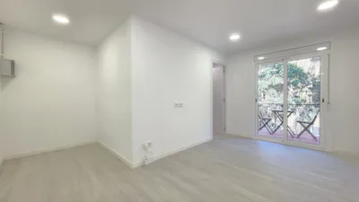Piso en venta en Carrer de Calderón de la Barca, cerca de Carrer dels Agudells, El Carmel (Distrito Horta-Guinardó. Barcelona Capital) de 329.000 €