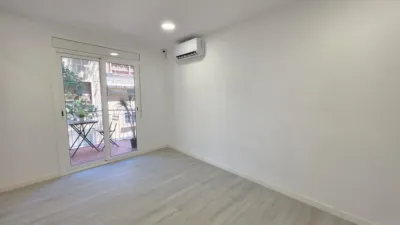 Piso en venta en Carrer de Calderón de la Barca, cerca de Carrer dels Agudells, El Carmel (Distrito Horta-Guinardó. Barcelona Capital) de 329.000 €