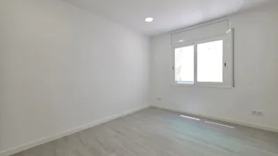 Piso en venta en Carrer de Calderón de la Barca, cerca de Carrer dels Agudells, El Carmel (Distrito Horta-Guinardó. Barcelona Capital) de 329.000 €
