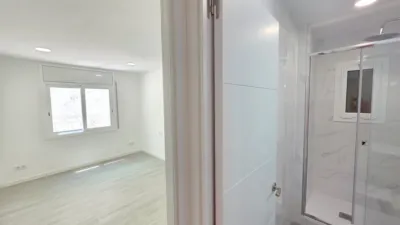 Piso en venta en Carrer de Calderón de la Barca, cerca de Carrer dels Agudells, El Carmel (Distrito Horta-Guinardó. Barcelona Capital) de 329.000 €