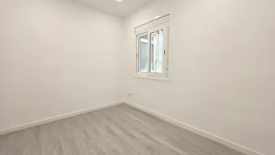 Piso en venta en Carrer de Calderón de la Barca, cerca de Carrer dels Agudells, El Carmel (Distrito Horta-Guinardó. Barcelona Capital) de 329.000 €