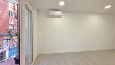 Piso en venta en Carrer de Calderón de la Barca, cerca de Carrer dels Agudells, El Carmel (Distrito Horta-Guinardó. Barcelona Capital) de 329.000 €