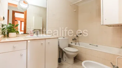 Apartment on Carrer de Miguel Hernández photo 32