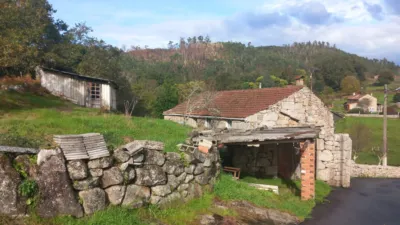 Casa en venta en Calle Calvelle, Aguasantas (Cerdedo-Cotobade) de 80.000 €