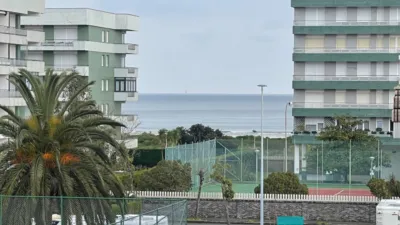 Piso en alquiler en Avenida de Francia, cerca de Avenida de la Victoria, Zona Playa (Laredo) de 2.550 €<span>/mes</span>