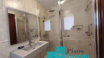 Piso en venta en Avenida de Francia, cerca de Calle de la República de Bolivia, Zona Playa (Laredo) de 490.000 €