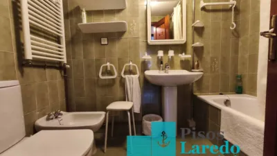 Piso en venta en Avenida de Francia, cerca de Calle de la República de Bolivia, Zona Playa (Laredo) de 490.000 €