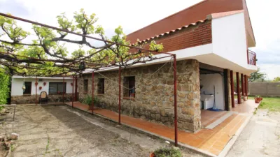 Chalet unifamiliar en venta en Torrelaguna, Torrelaguna de 400.000 €